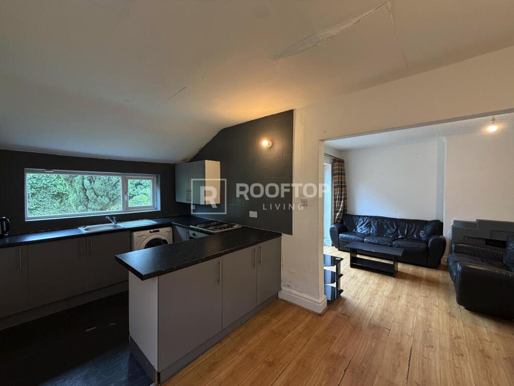 4 bed Detached for rent in Leeds. From Rooftop Living - UK Ltd