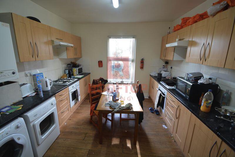 9 bed Detached for rent in Leeds. From Rooftop Living - UK Ltd