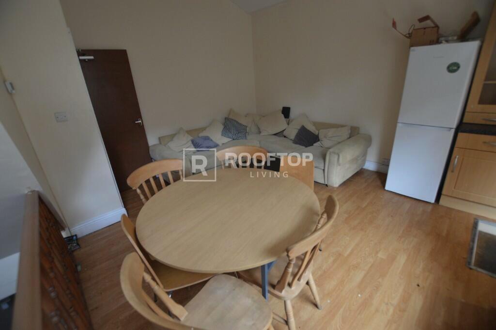 6 bed Detached for rent in Leeds. From Rooftop Living - UK Ltd 6 bed Detached for rent in Leeds. From Rooftop Living - UK Ltd