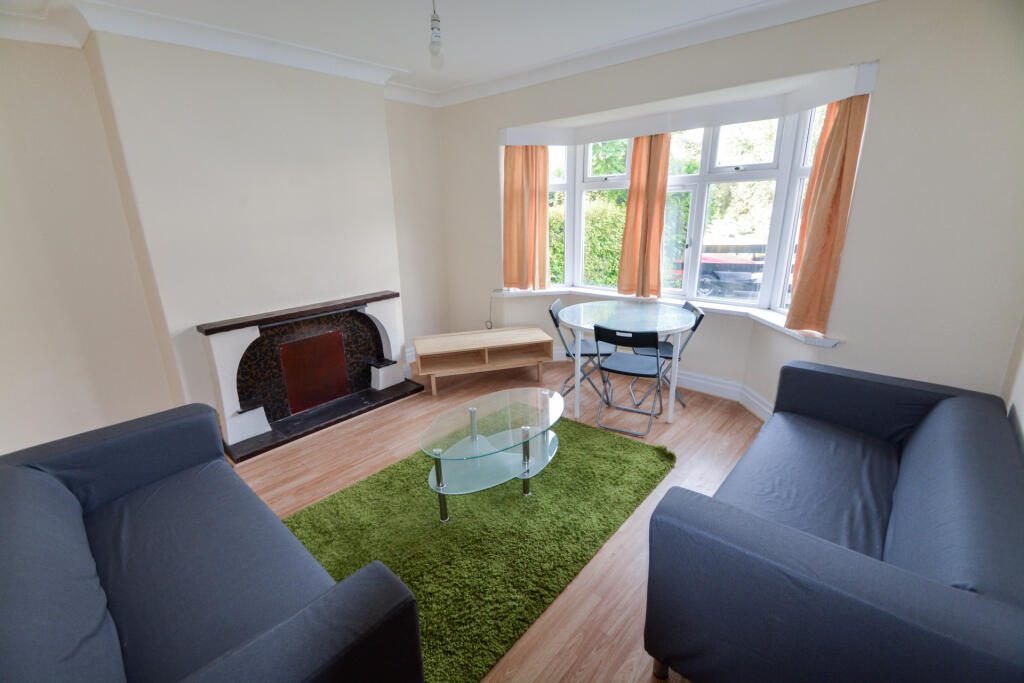 3 bed Detached for rent in Leeds. From Rooftop Living - UK Ltd 3 bed Detached for rent in Leeds. From Rooftop Living - UK Ltd