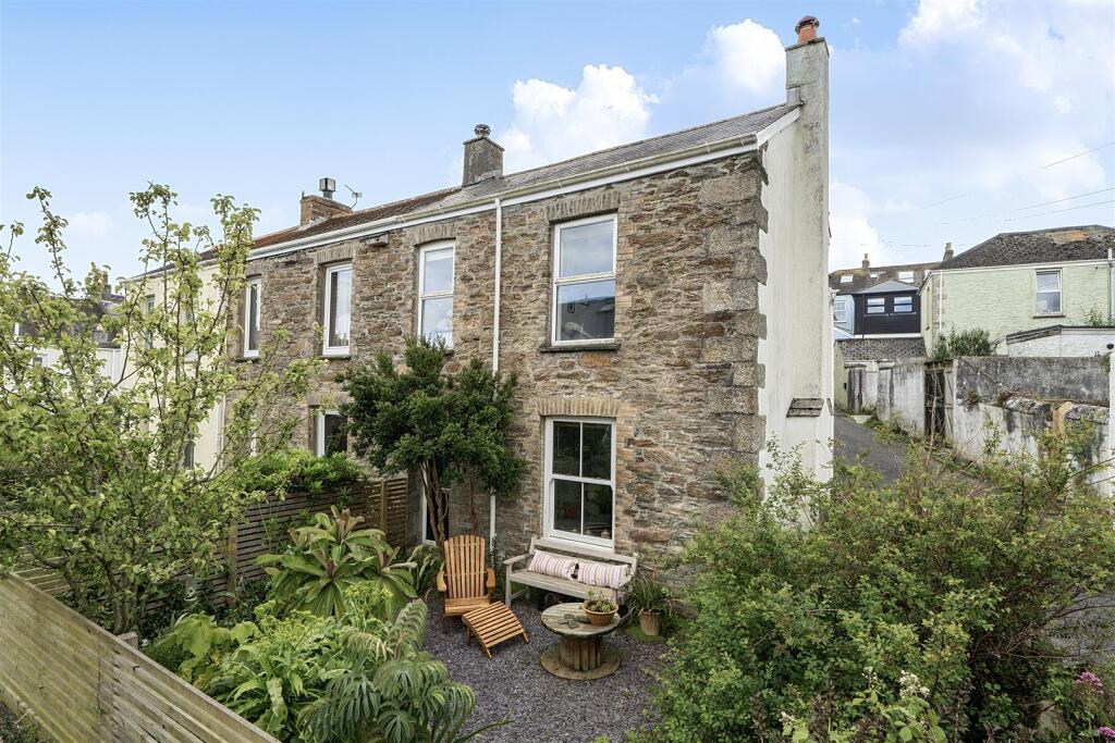 3 bed End of Terrace for rent in Falmouth. From Laskowski & Co - Falmouth 3 bed End of Terrace for rent in Falmouth. From Laskowski & Co - Falmouth