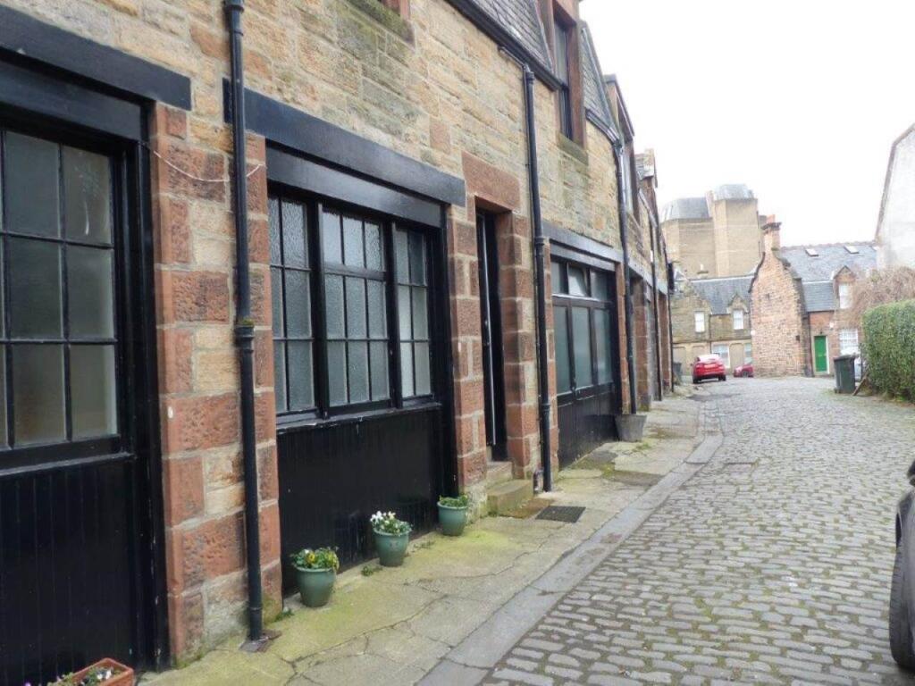 2 bed Mews for rent in Edinburgh. From Murray & Currie - Edinburgh