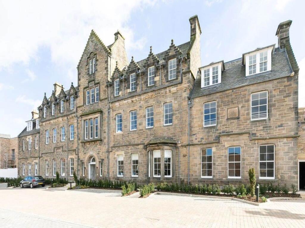 1 bed 1st Floor Flat for rent in Edinburgh. From Murray & Currie - Edinburgh