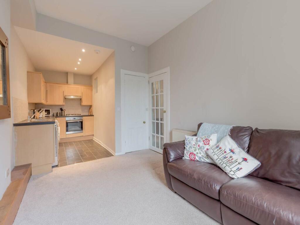 2 bed 1st Floor Flat for rent in Edinburgh. From Murray & Currie - Edinburgh
