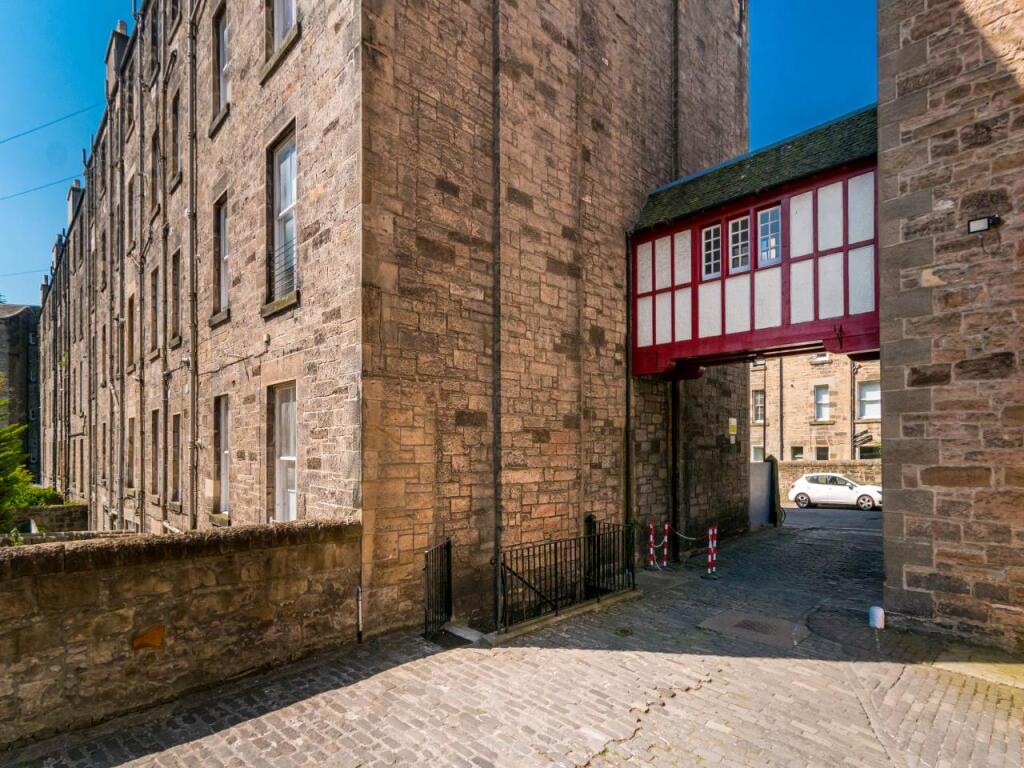 2 bed 1st Floor Flat for rent in Edinburgh. From Murray & Currie - Edinburgh