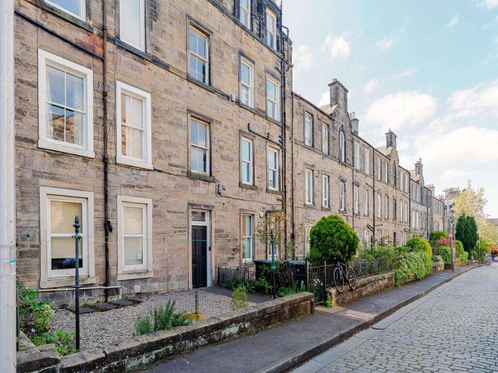 2 bed 1st Floor Flat for rent in Edinburgh. From Murray & Currie - Edinburgh