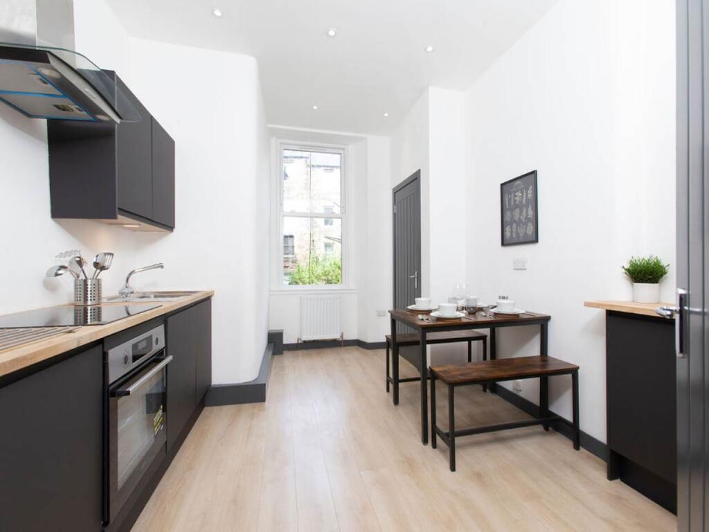 2 bed Apartment for rent in Edinburgh. From Murray & Currie - Edinburgh