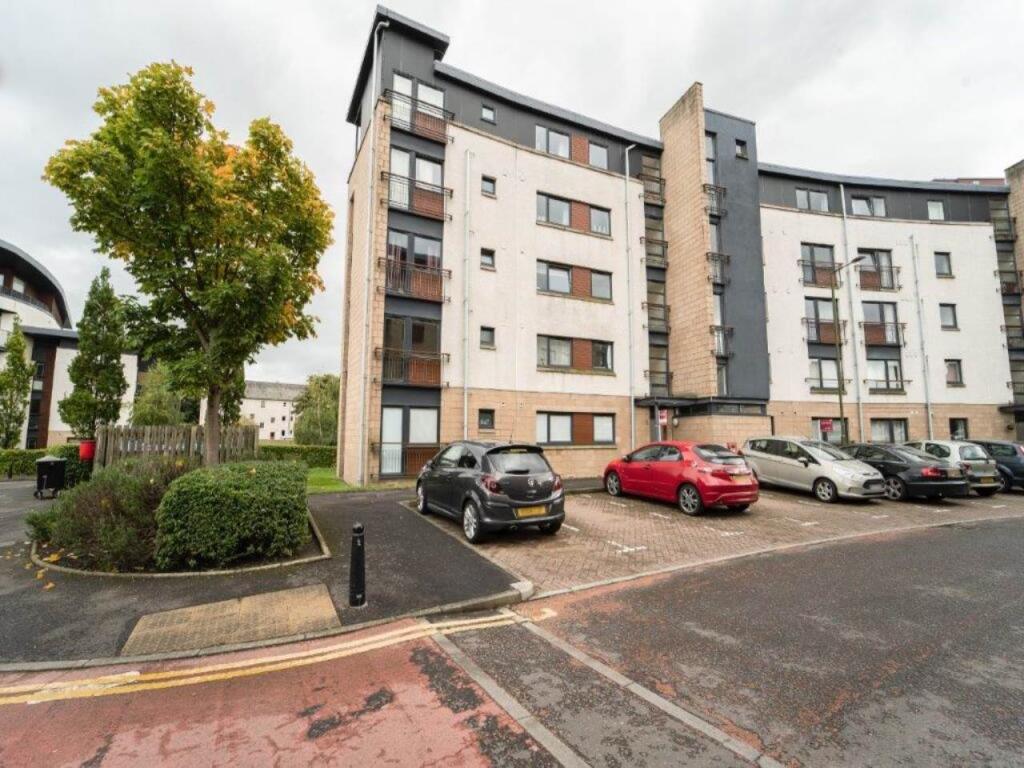 3 bed 1st Floor Flat for rent in Edinburgh. From Murray & Currie - Edinburgh