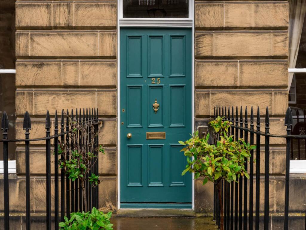 2 bed 1st Floor Flat for rent in Edinburgh. From Murray & Currie - Edinburgh