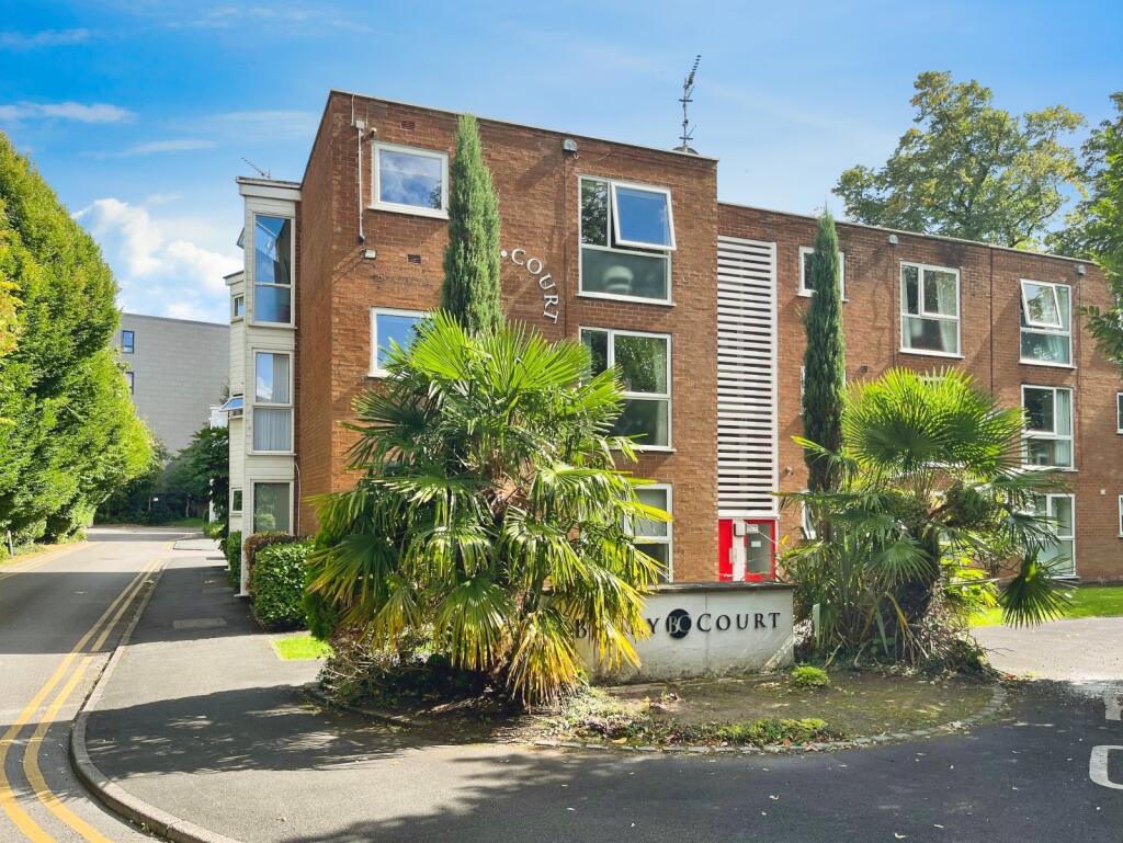 4 bed 1st Floor Flat for rent in Gatley. From Julian Wadden - Didsbury