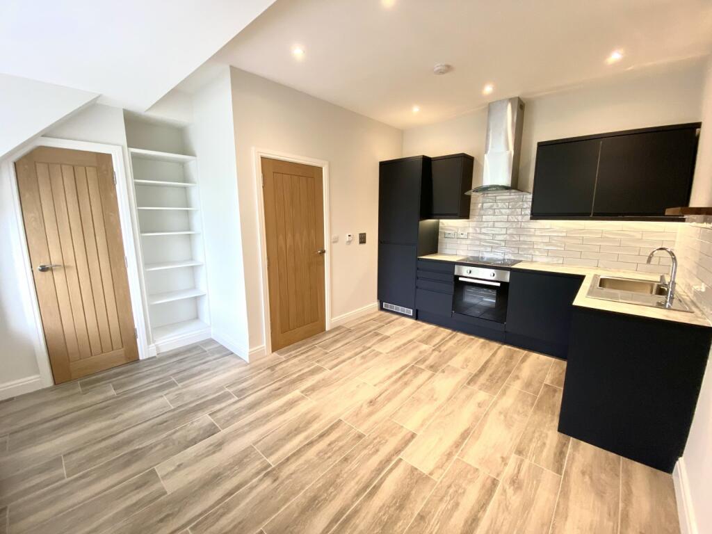 2 bed 1st Floor Flat for rent in Gatley. From Julian Wadden - Didsbury 2 bed 1st Floor Flat for rent in Gatley. From Julian Wadden - Didsbury