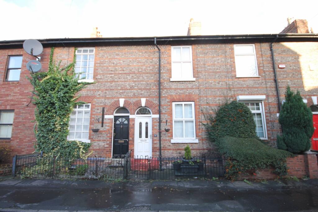 2 bed Mid Terraced House for rent in Manchester. From Julian Wadden - Didsbury