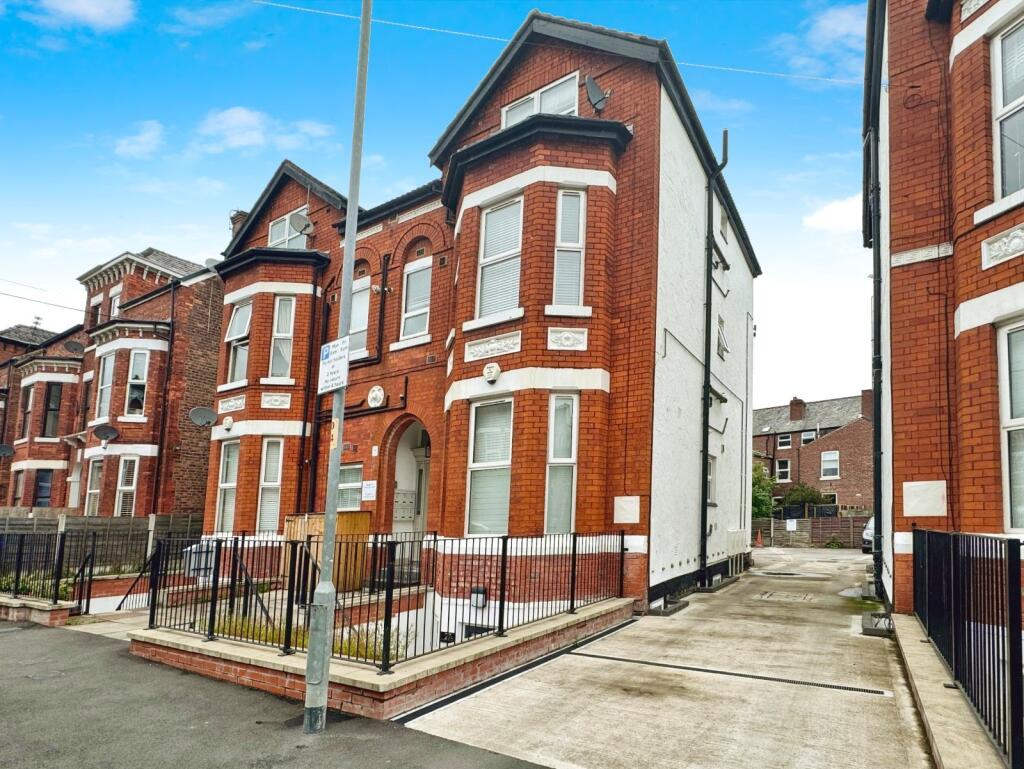1 bed 1st Floor Flat for rent in Gatley. From Julian Wadden - Didsbury