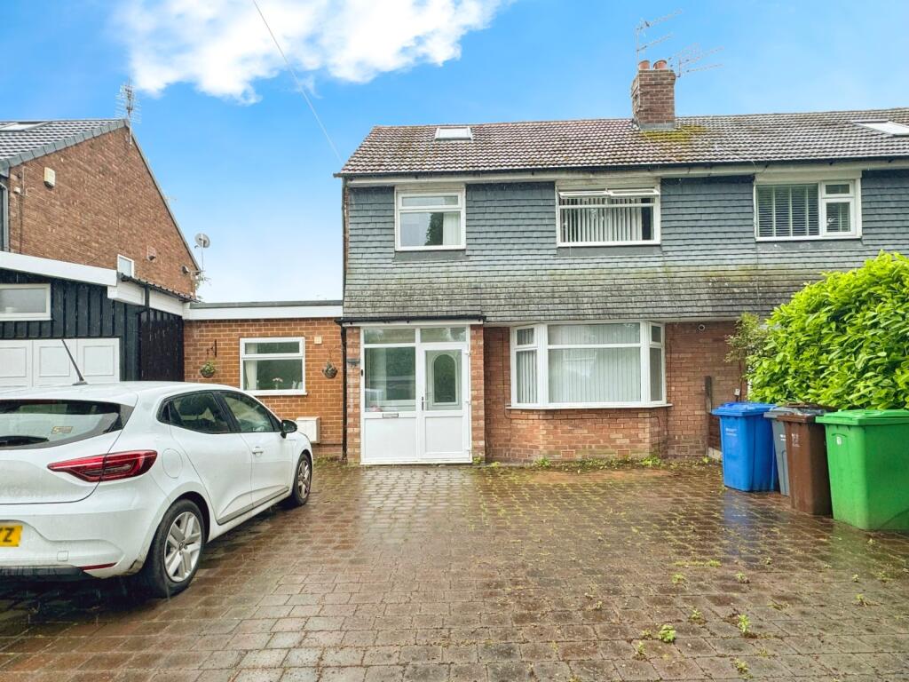 4 bed Semi Detached for rent in Gatley. From Julian Wadden - Didsbury 4 bed Semi Detached for rent in Gatley. From Julian Wadden - Didsbury