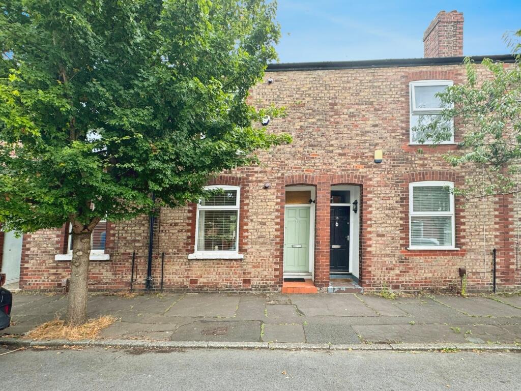 2 bed Mid Terraced House for rent in Gatley. From Julian Wadden - Didsbury