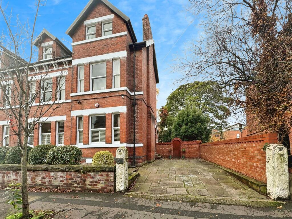 5 bed Semi Detached for rent in Gatley. From Julian Wadden - Didsbury 5 bed Semi Detached for rent in Gatley. From Julian Wadden - Didsbury