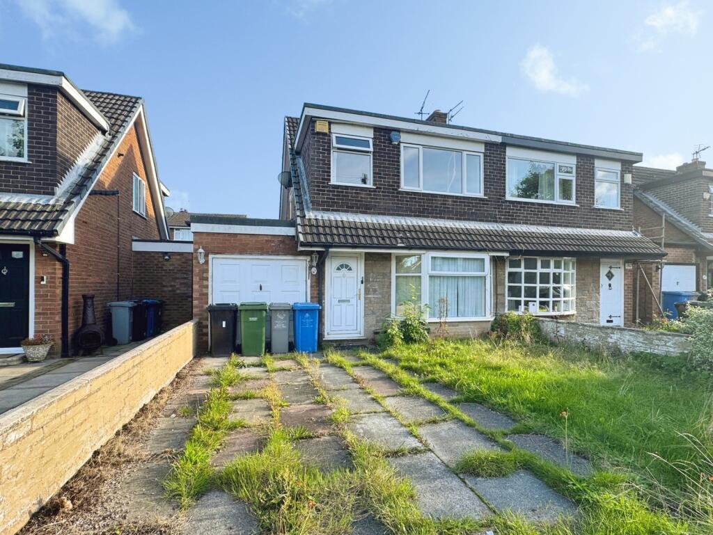 3 bed Semi Detached for rent in Urmston. From Julian Wadden - Didsbury 3 bed Semi Detached for rent in Urmston. From Julian Wadden - Didsbury