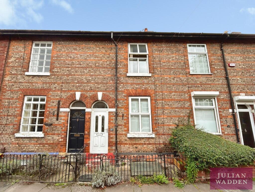 2 bed Mid Terraced House for rent in Gatley. From Julian Wadden - Didsbury 2 bed Mid Terraced House for rent in Gatley. From Julian Wadden - Didsbury