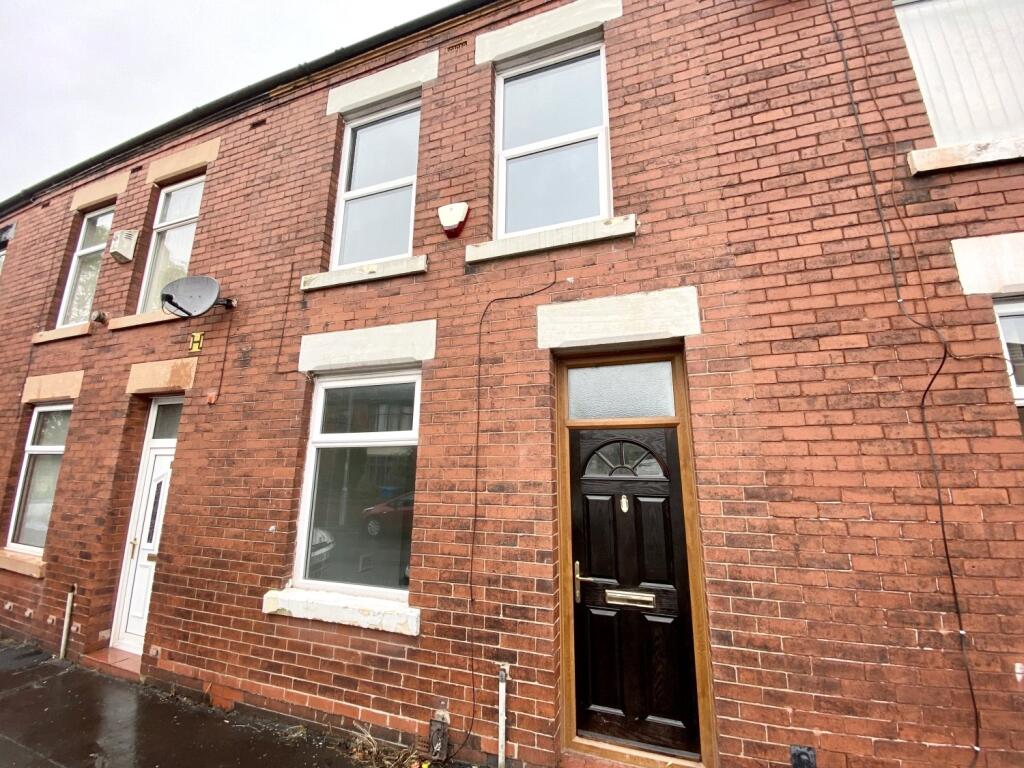 2 bed Mid Terraced House for rent in Droylsden. From Julian Wadden - Heaton Moor