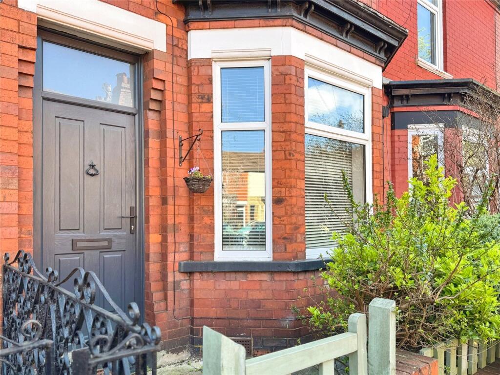 2 bed Mid Terraced House for rent in Stockport. From Julian Wadden - Heaton Moor