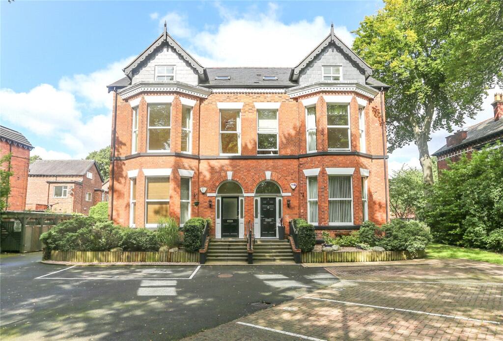 2 bed 1st Floor Flat for rent in Stockport. From Julian Wadden - Heaton Moor