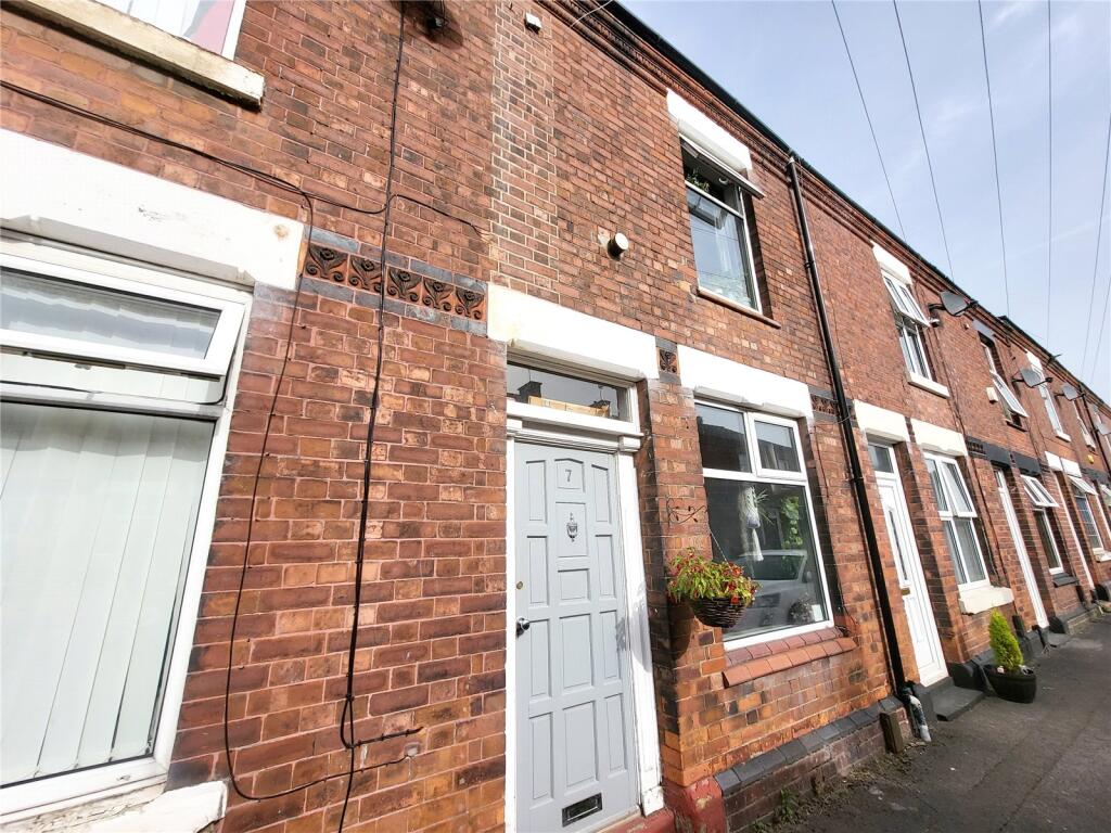 2 bed Mid Terraced House for rent in Stockport. From Julian Wadden - Heaton Moor