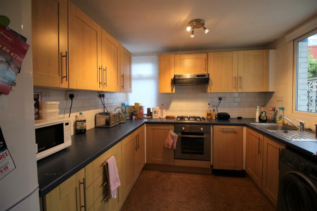 4 bed Mid Terraced House for rent in Nottingham. From Top 365 - Nottingham