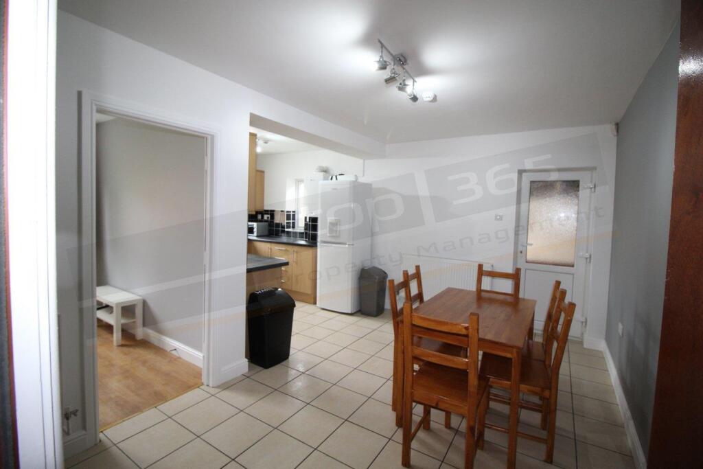 6 bed Semi-detached bungalow for rent in Strelley. From Top 365 - Nottingham