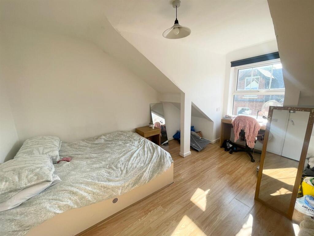 6 bed Mid Terraced House for rent in Nottingham. From Top 365 - Nottingham