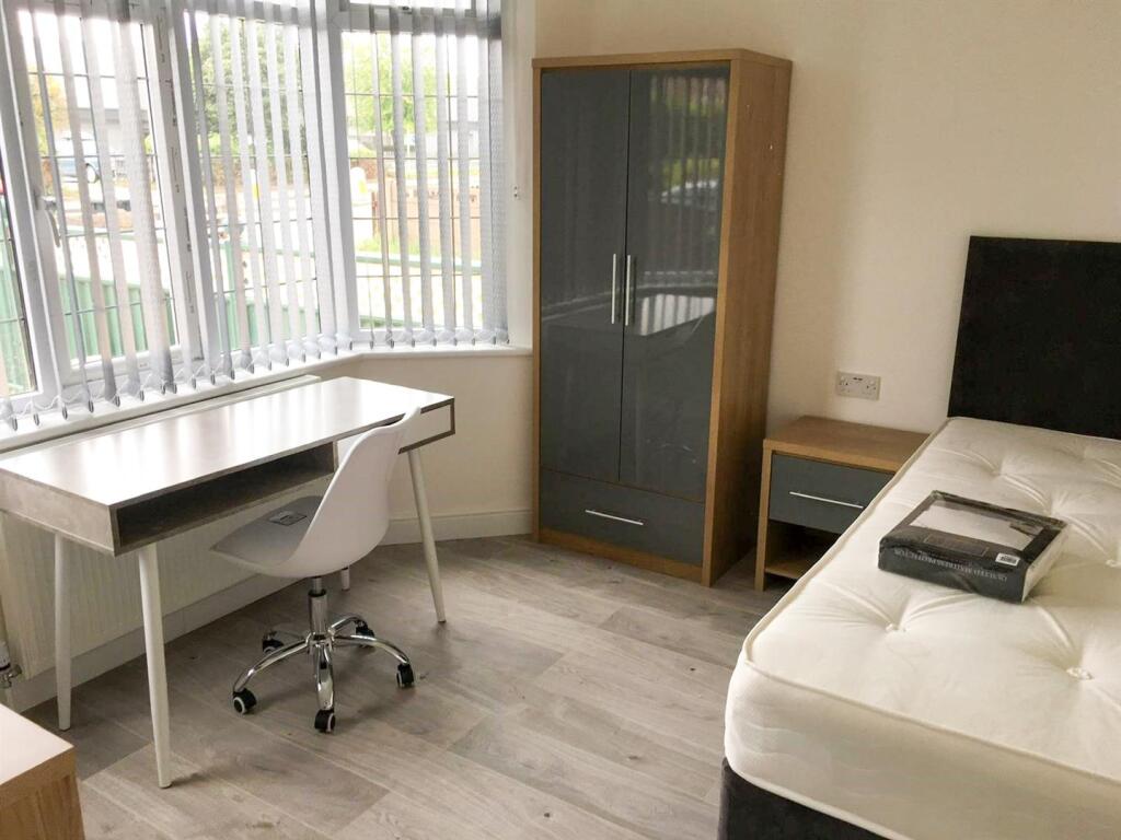 6 bed Semi Detached for rent in Beeston. From Top 365 - Nottingham