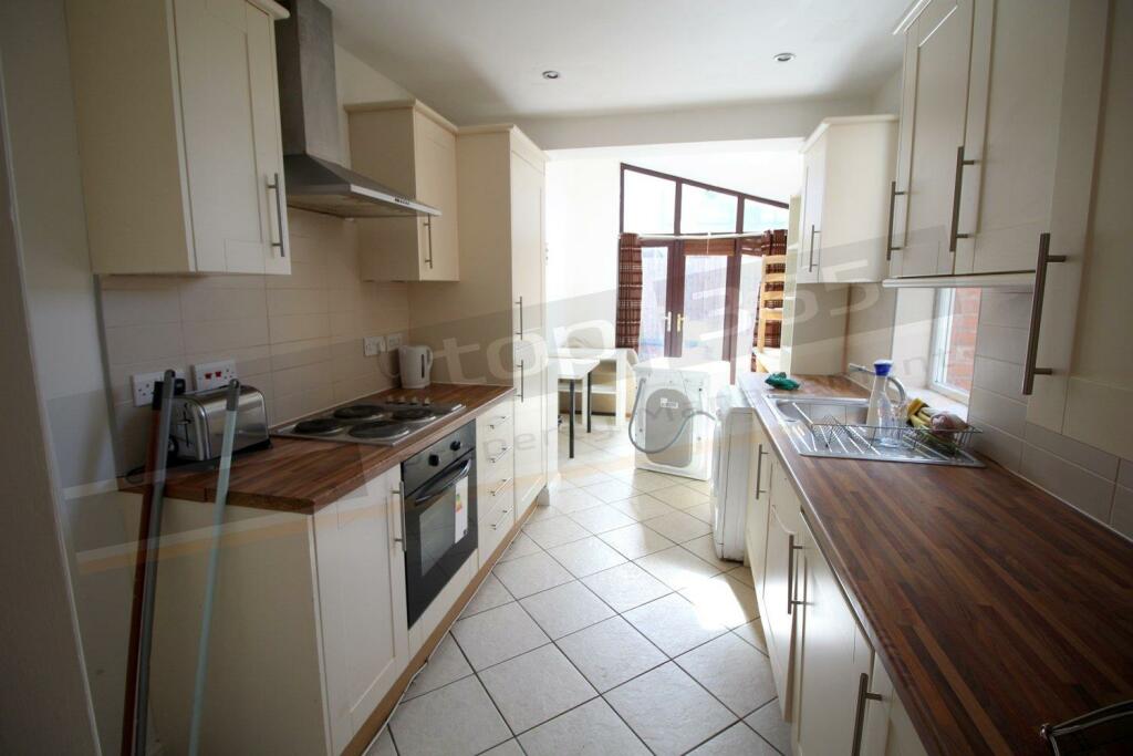 6 bed Mid Terraced House for rent in Nottingham. From Top 365 - Nottingham