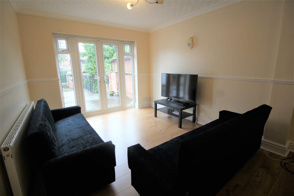 6 bed Semi Detached for rent in Nottingham. From Top 365 - Nottingham