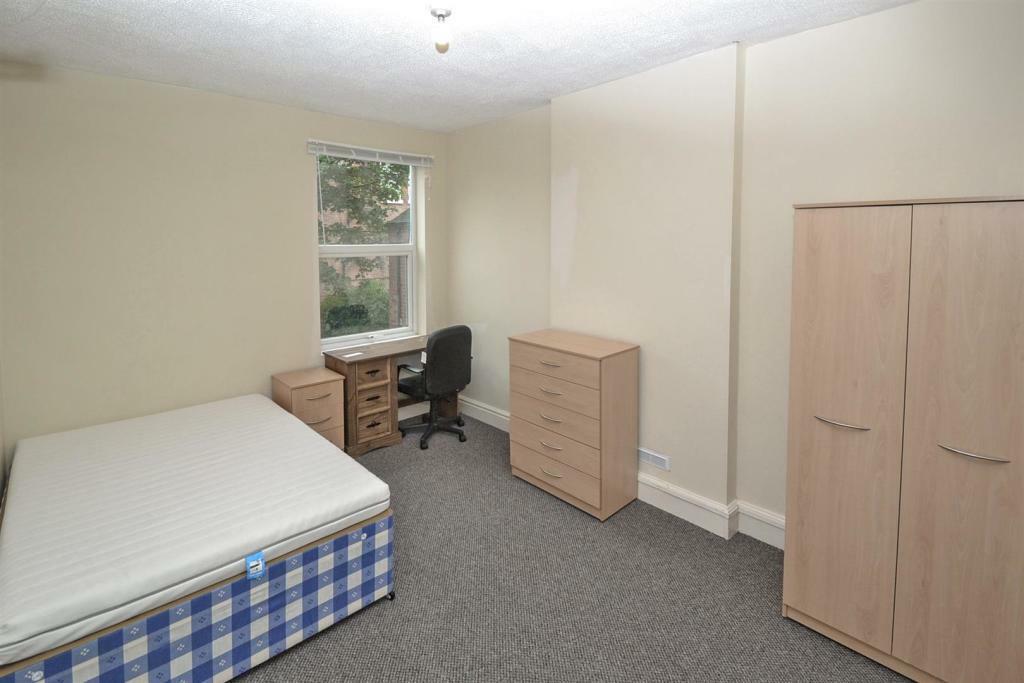 7 bed Mid Terraced House for rent in Nottingham. From Top 365 - Nottingham