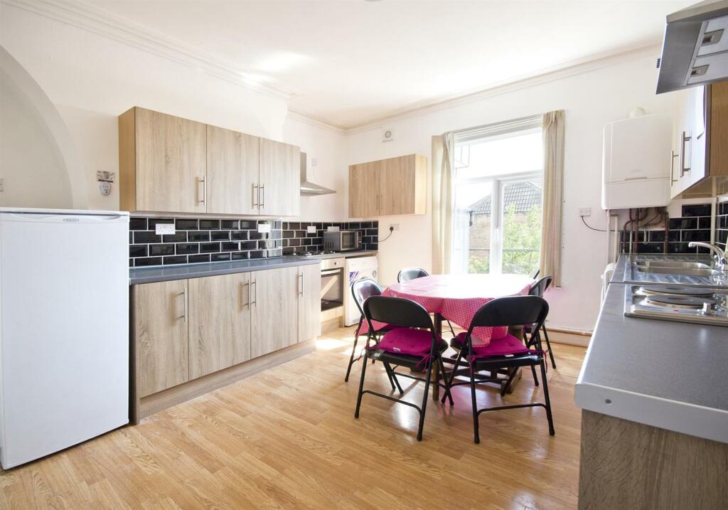 12 bed Mid Terraced House for rent in Nottingham. From Top 365 - Nottingham