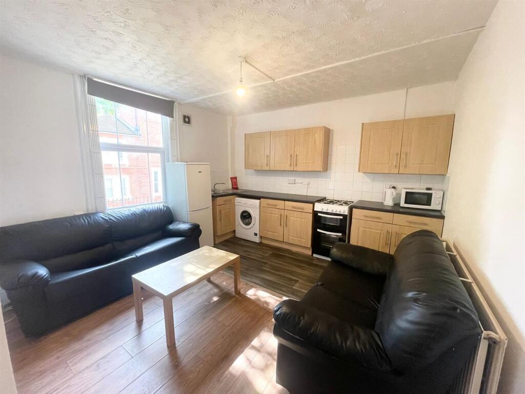 3 bed 1st Floor Flat for rent in Nottingham. From Top 365 - Nottingham