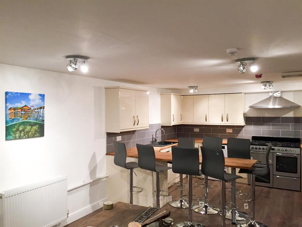 7 bed 1st Floor Flat for rent in Nottingham. From Top 365 - Nottingham