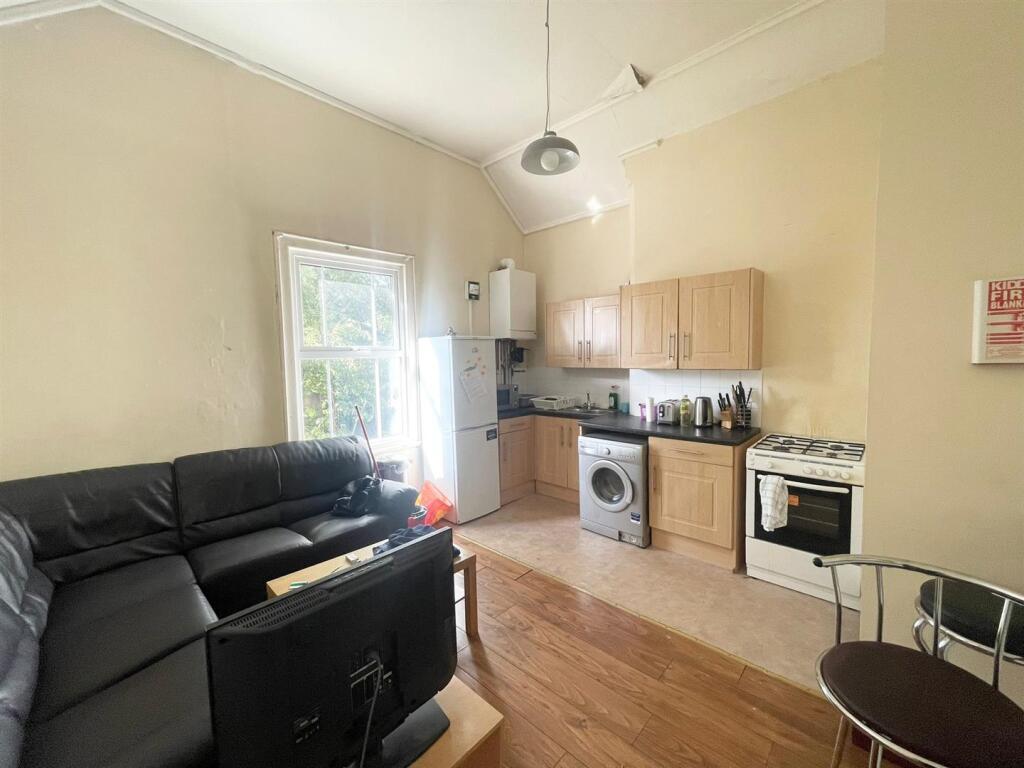 3 bed 1st Floor Flat for rent in Nottingham. From Top 365 - Nottingham