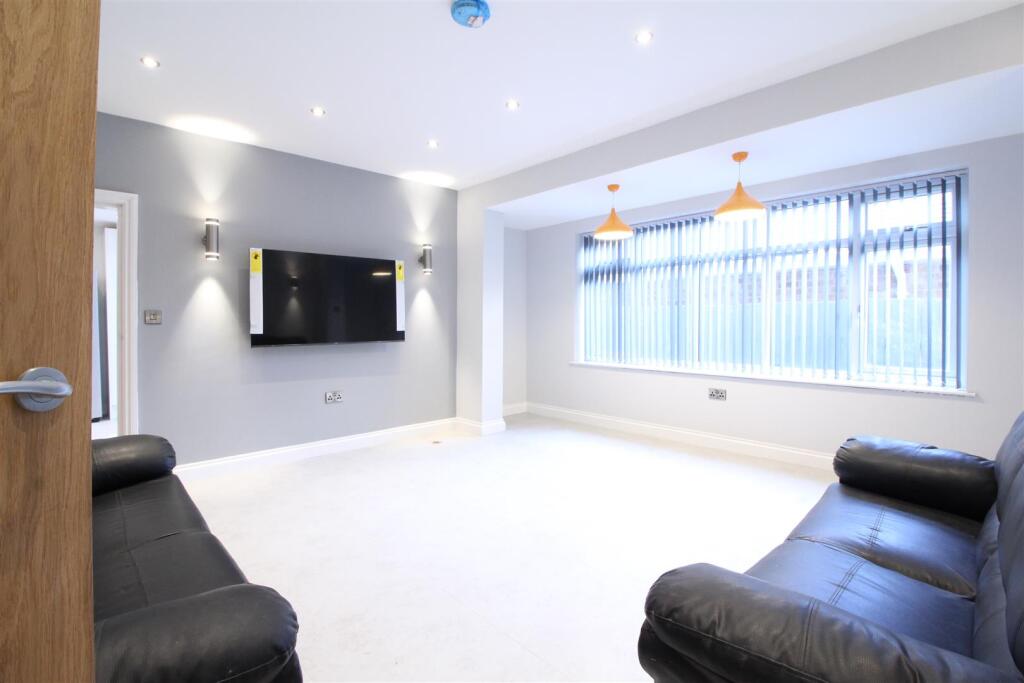 6 bed Semi Detached for rent in Nottingham. From Top 365 - Nottingham