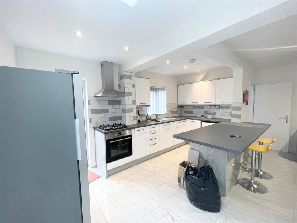 6 bed Semi Detached for rent in Beeston. From Top 365 - Nottingham