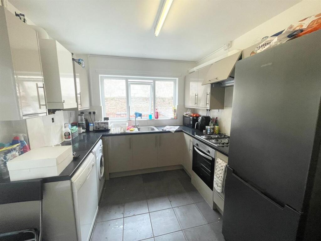 5 bed Semi Detached for rent in Nottingham. From Top 365 - Nottingham