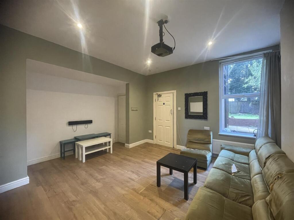 6 bed Semi Detached for rent in Nottingham. From Top 365 - Nottingham