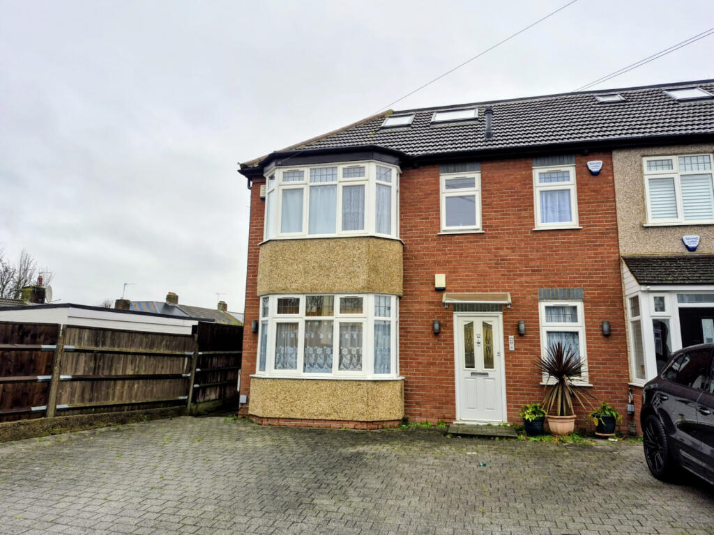 3 bed 1st Floor Flat for rent in Edmonton. From Two Six Homes Ltd.