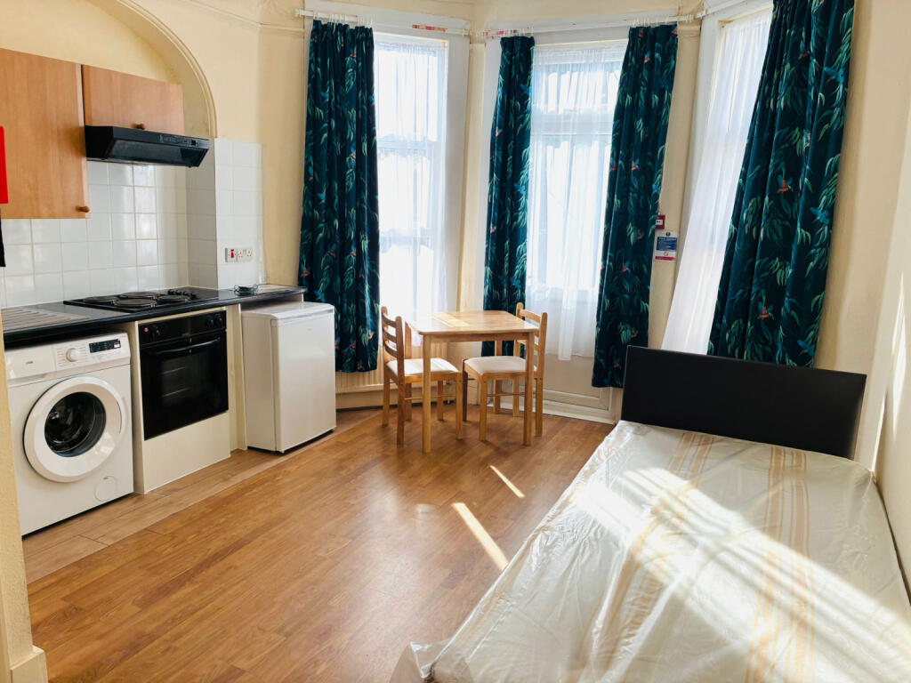 4 bed Studio for rent in Wood Green. From Two Six Homes Ltd. 4 bed Studio for rent in Wood Green. From Two Six Homes Ltd.