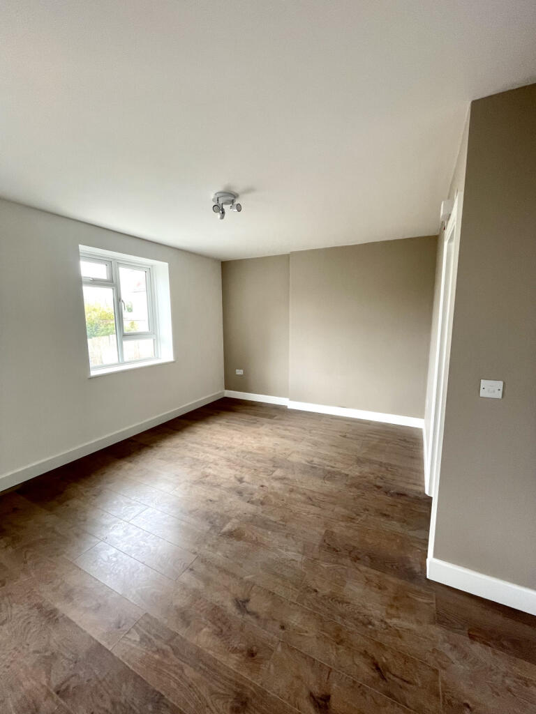 4 bed 1st Floor Flat for rent in Friern Barnet. From Two Six Homes Ltd. 4 bed 1st Floor Flat for rent in Friern Barnet. From Two Six Homes Ltd.