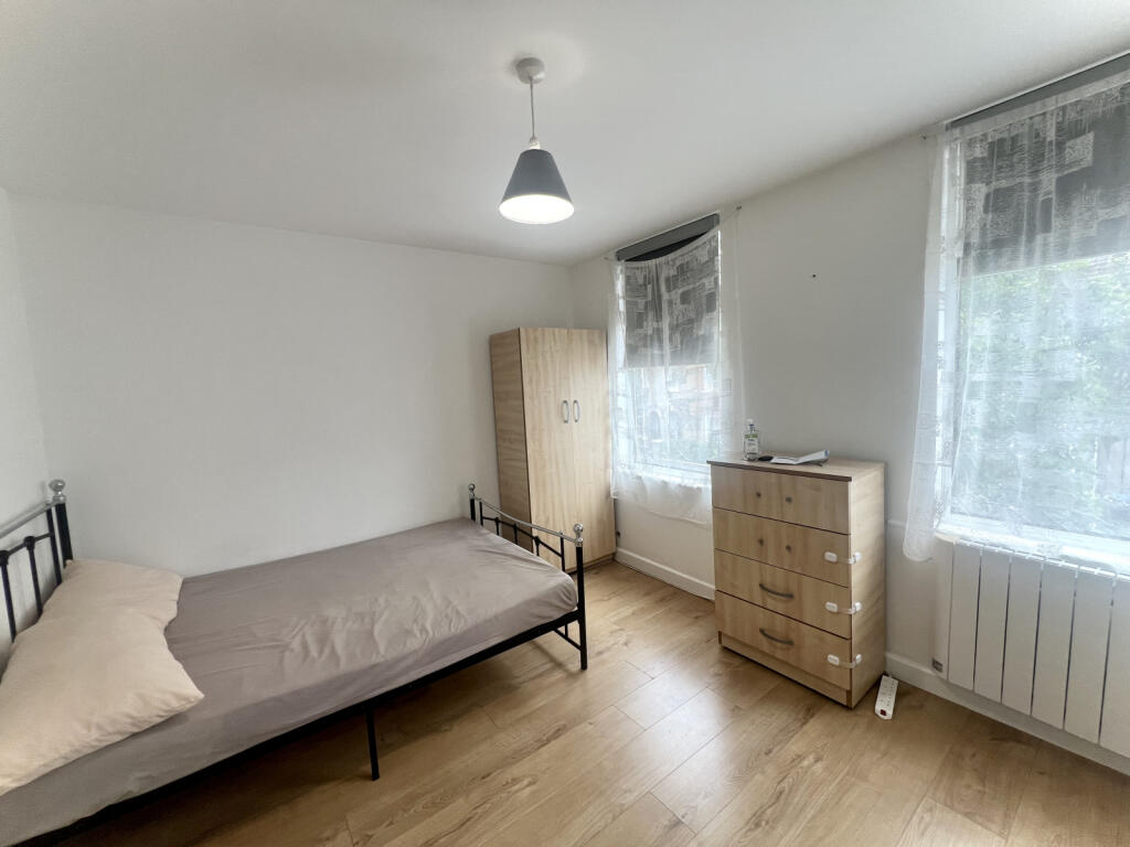4 bed Studio for rent in Edmonton. From Two Six Homes Ltd.