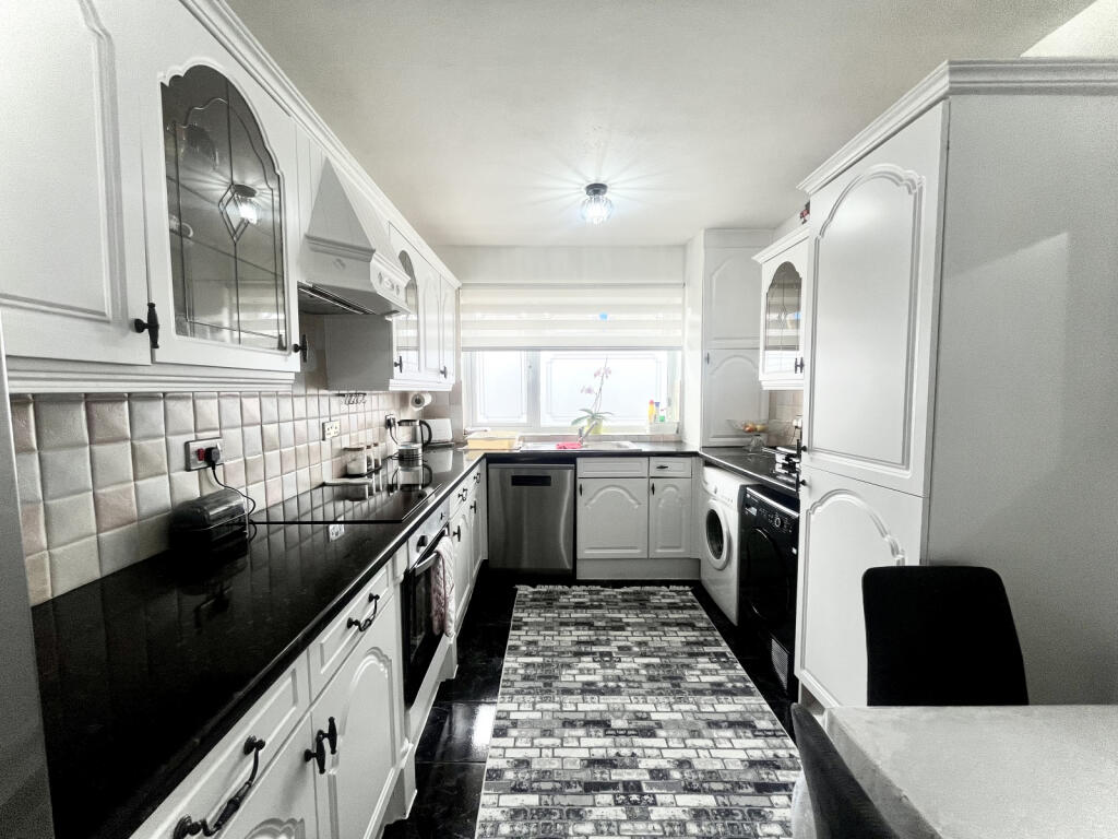 2 bed End of Terrace for rent in Sewardstone. From Two Six Homes Ltd. 2 bed End of Terrace for rent in Sewardstone. From Two Six Homes Ltd.