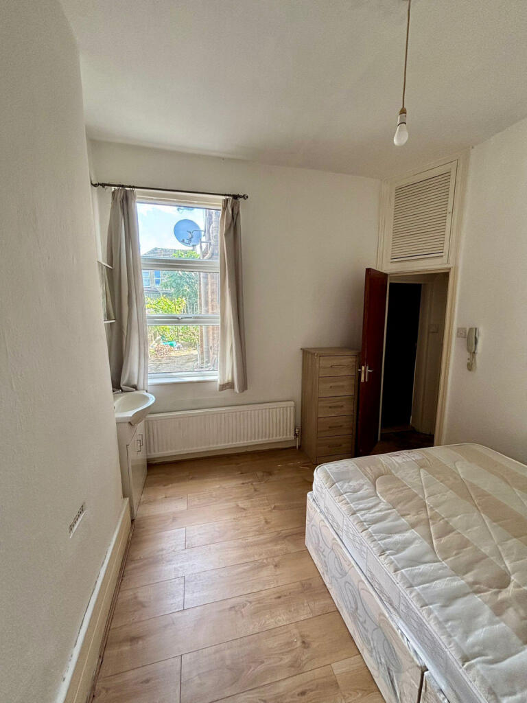 4 bed Studio for rent in Wood Green. From Two Six Homes Ltd. 4 bed Studio for rent in Wood Green. From Two Six Homes Ltd.