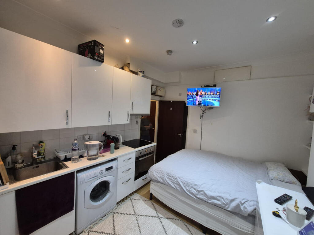 4 bed Studio for rent in Wood Green. From Two Six Homes Ltd.