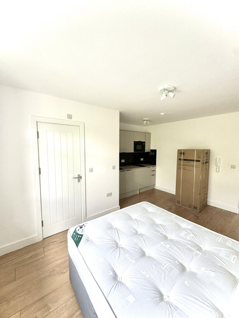 4 bed Studio for rent in Friern Barnet. From Two Six Homes Ltd.