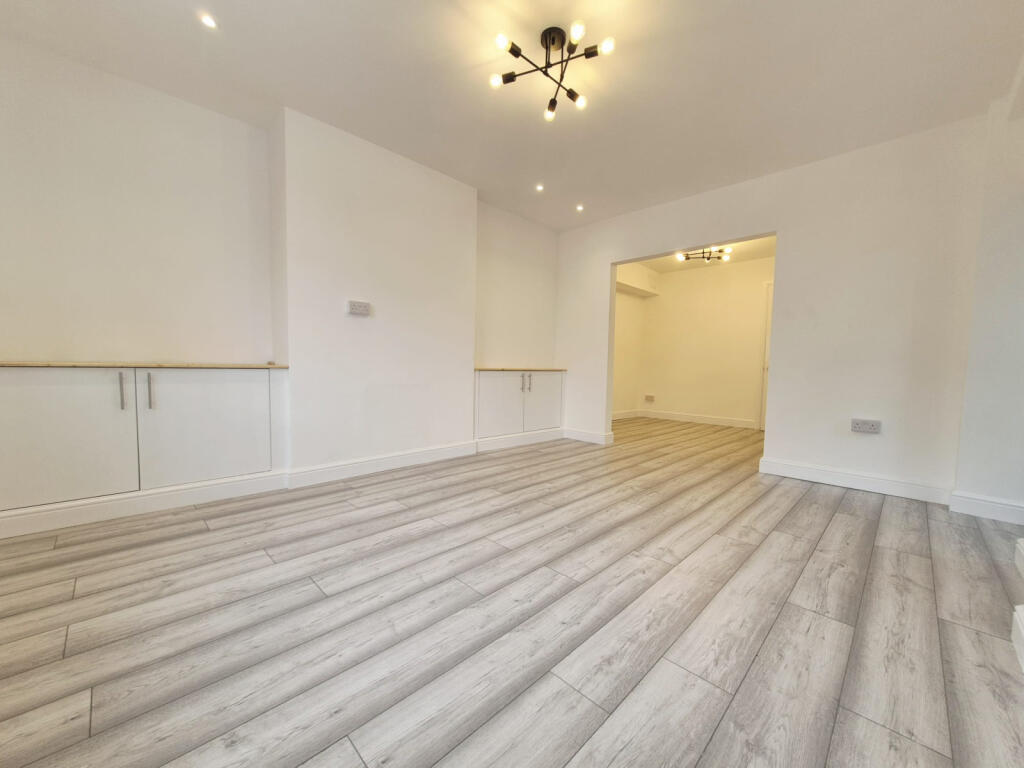 3 bed Semi Detached for rent in Waltham Cross. From Two Six Homes Ltd. 3 bed Semi Detached for rent in Waltham Cross. From Two Six Homes Ltd.